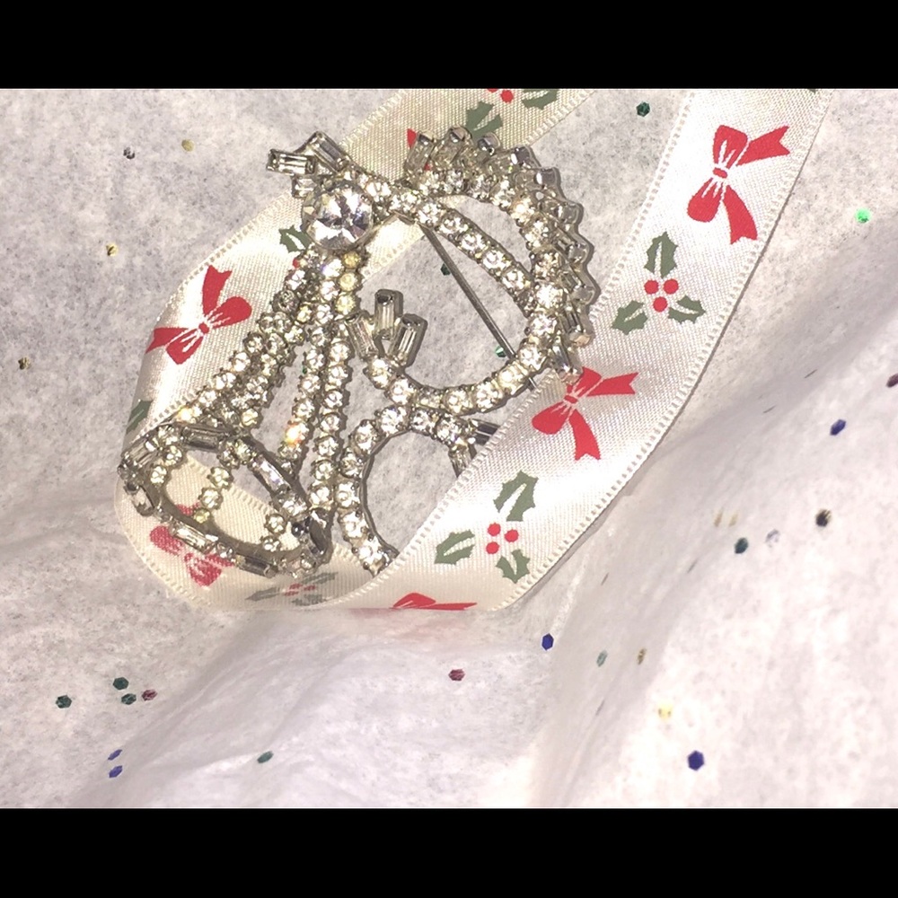 Vintage trumpet rhinestone brooch, sparkles! EUC - Picture 5 of 16